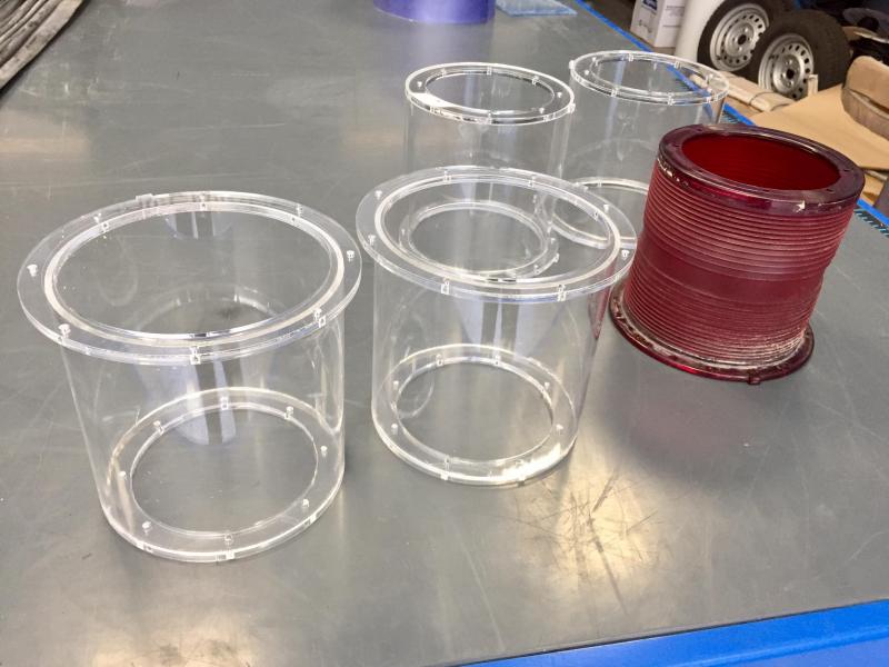 Λιώνης Plexiglas