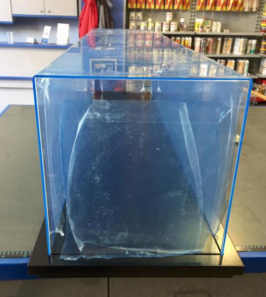 Λιώνης Plexiglas