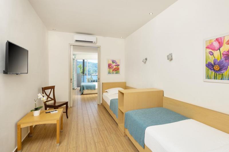 Akrotiri Beach Hotel Ξενοδοχείο