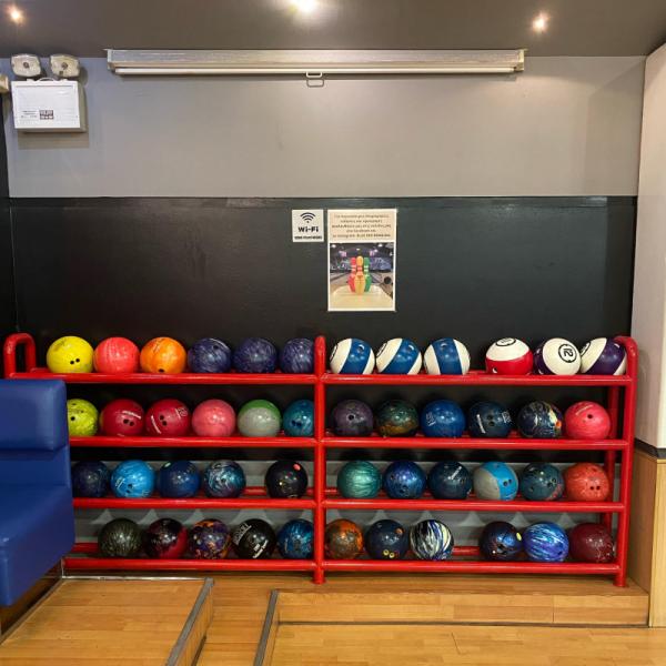 Blue Red Bowling Club Bowling