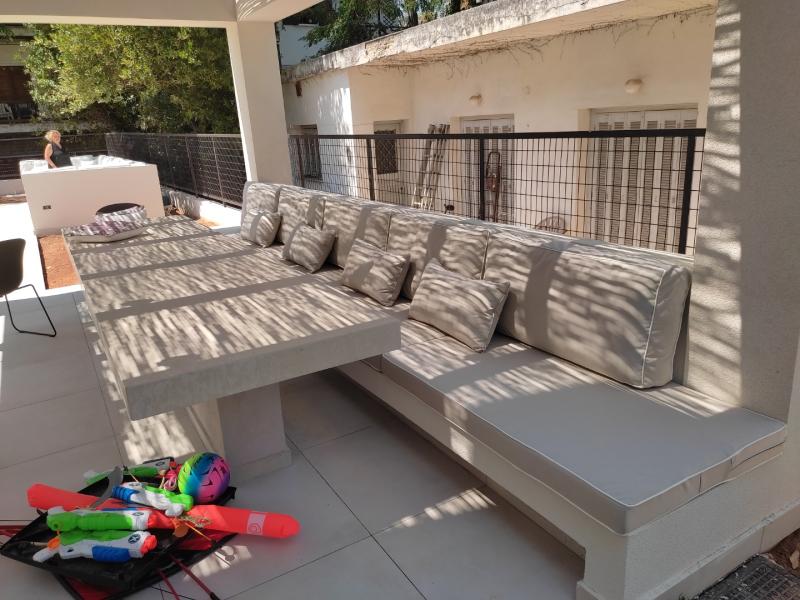 Μαξιλάρες για χτιστό καναπέ με ξεχωριστό κορδόνι φιλέτο