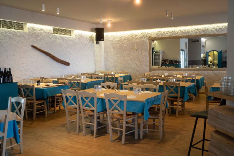 Τα Δελφίνια - Ψαροταβέρνα - Άρτεμις