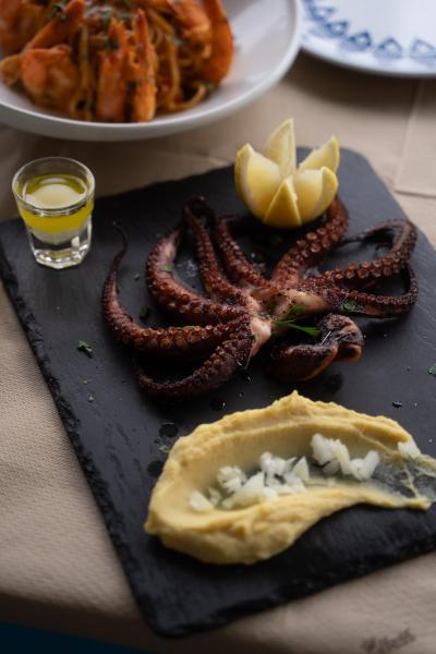 Τα Δελφίνια - Ψαροταβέρνα - Άρτεμις