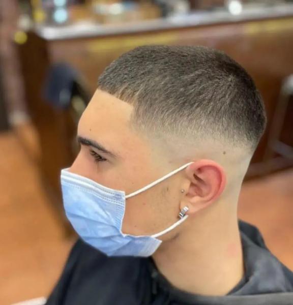 Mike The Barber Κουρείο
