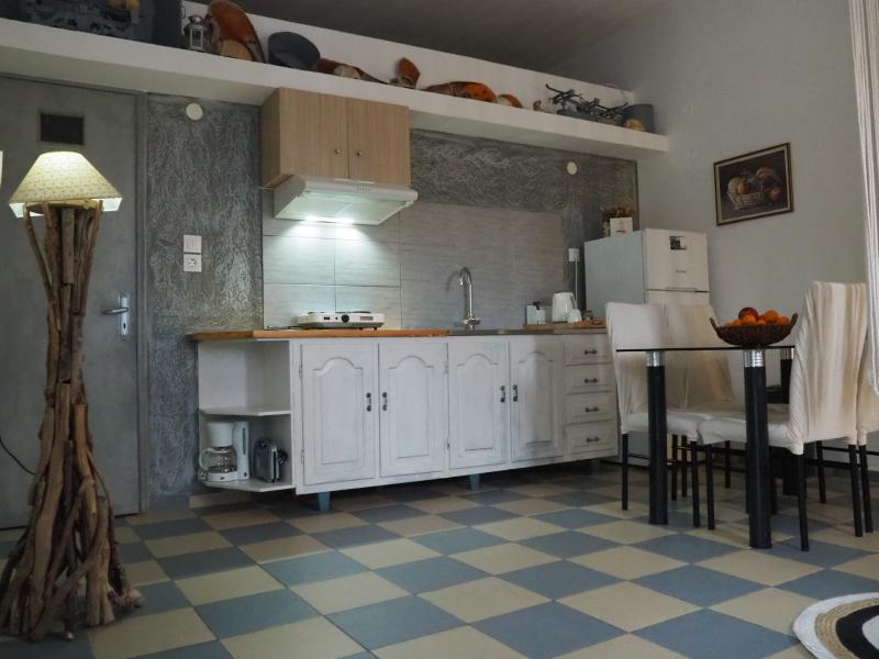 apartment living room kitchen