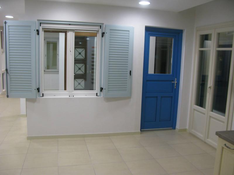 Casa bella - Ξυλουργικές εργασίες Εξοπλισμοί - Σαντορίνη