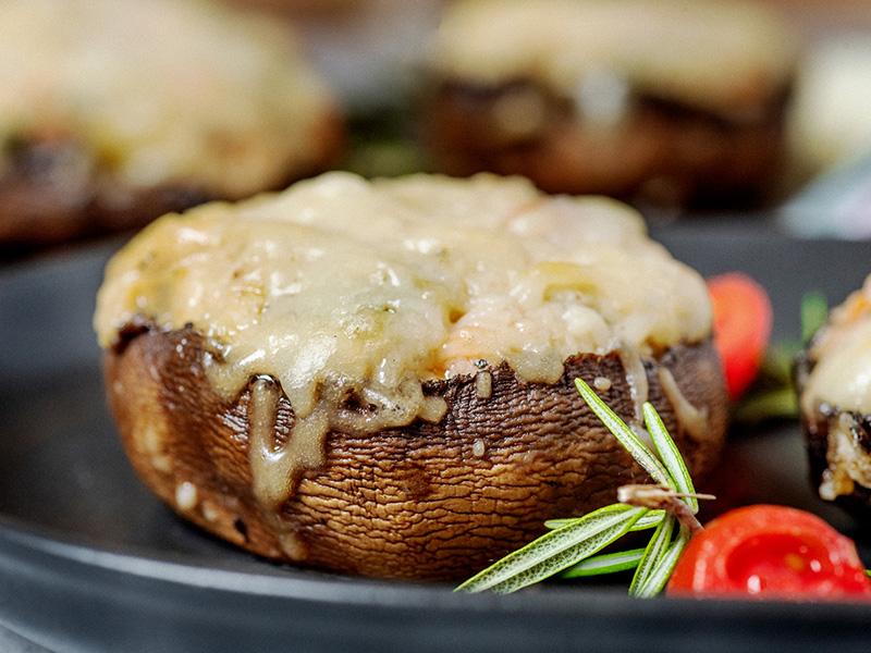 Μανιτάρια Portobello ογκρατέν µε γέµιση λαχανικών