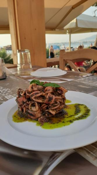Τρύπια Βάρκα Εστιατόριο