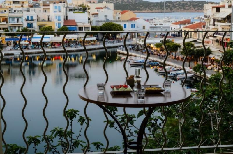 Άνω Κάτω - Καφέ Bar - Άγιος Νικόλαος