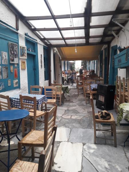 Αυλή Μεζεδοπωλείο