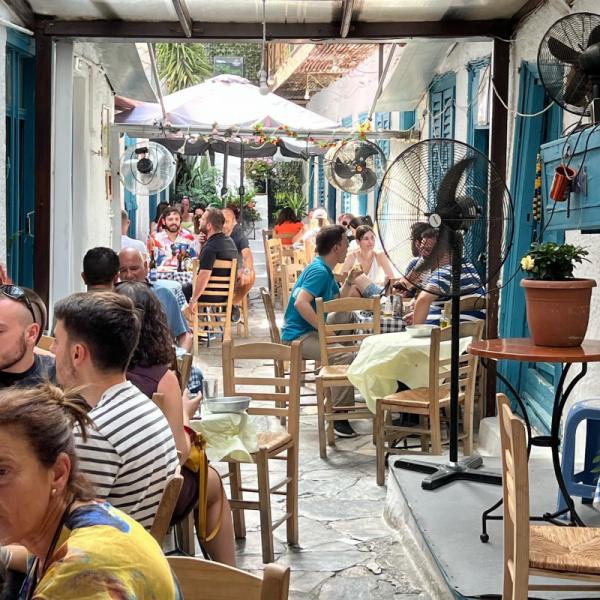 Αυλή Μεζεδοπωλείο
