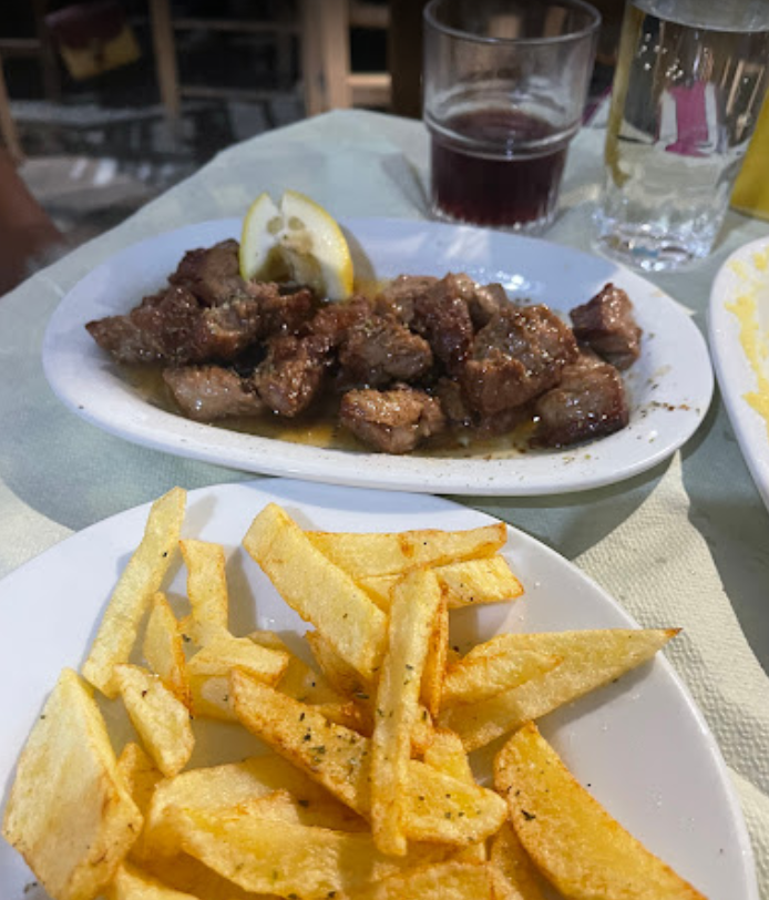 Αυλή Μεζεδοπωλείο