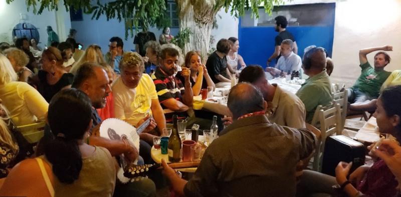 Η Μαρούκλα Καφενείο Μεζεδοπωλείο Ρακάδικο
