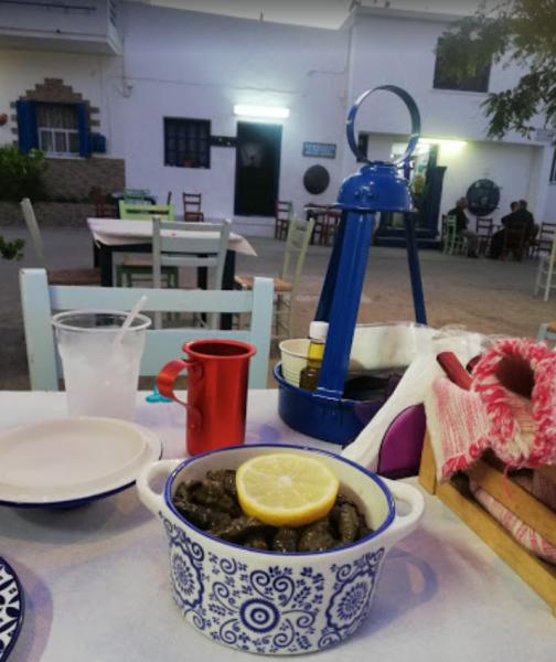 Η Μαρούκλα Καφενείο Μεζεδοπωλείο Ρακάδικο