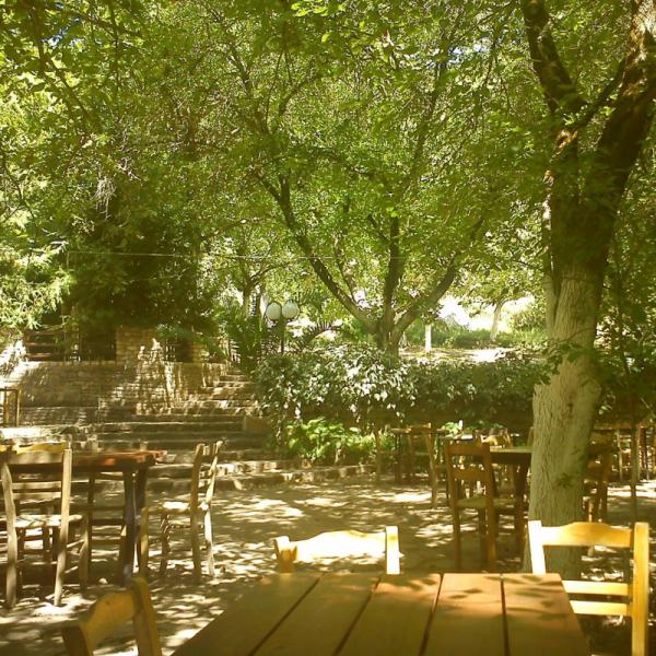 Η Γούρνα Ταβέρνα