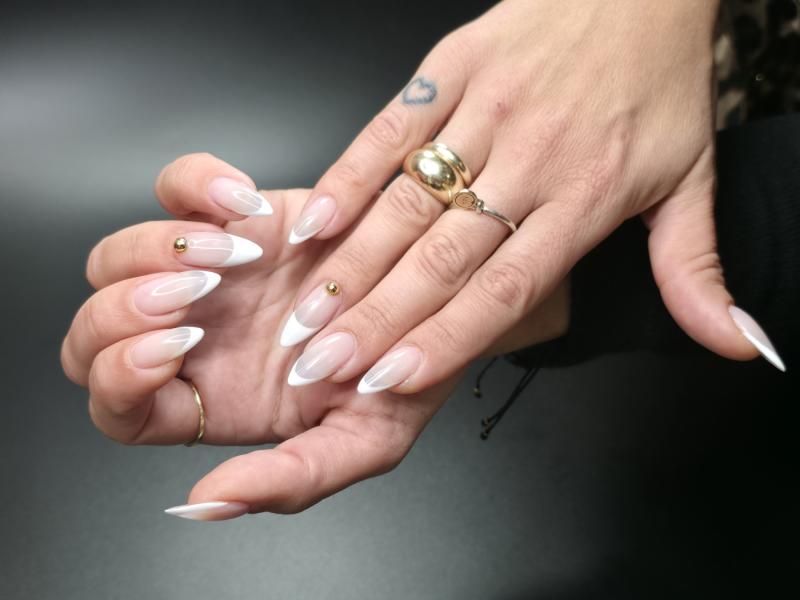 Golden Swan Nails - Μανικιούρ Πεντικιούρ - Μοσχάτο